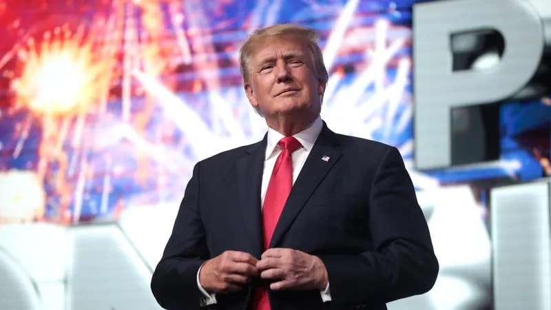 Дональд Трамп с трибуны ООН официально переименовал ИИ